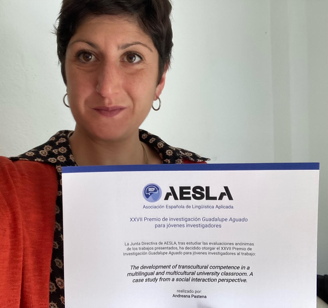 Andreana Pastena receives the Guadalupe Aguado award at the AESLA Conference 2024