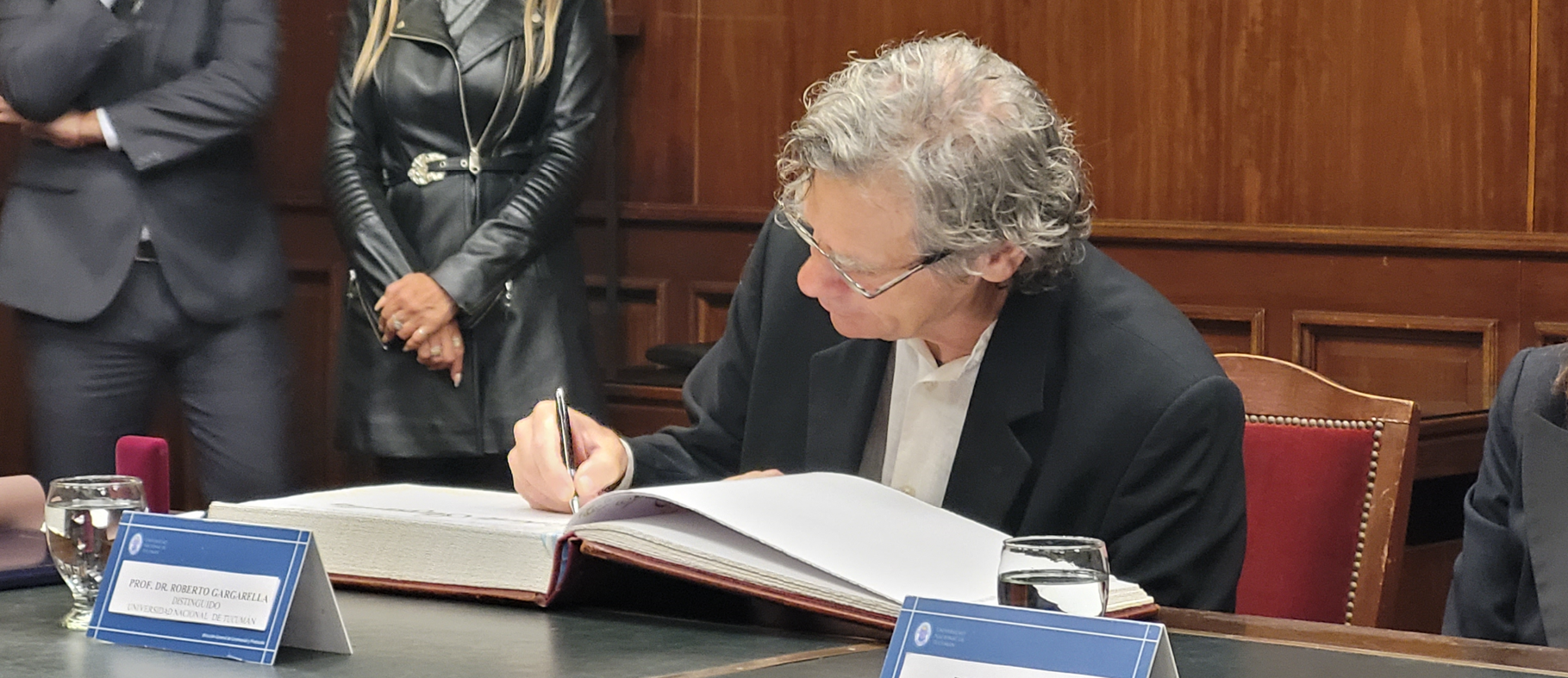 Roberto Gargarella investido Doctor Honoris Causa por la Universidad Nacional de Tucumán (04.04.2024)
