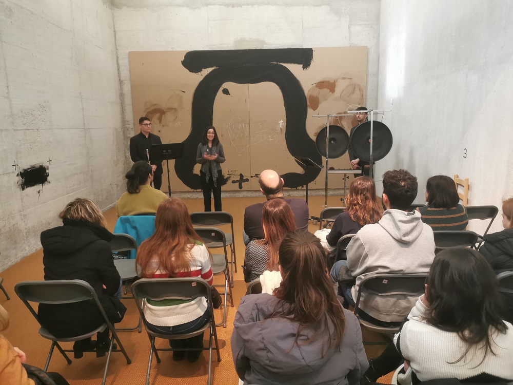 La Maleta de Tàpies es trasllada a la Sala de Reflexió per mostrar les músiques que inspiraven l’artista