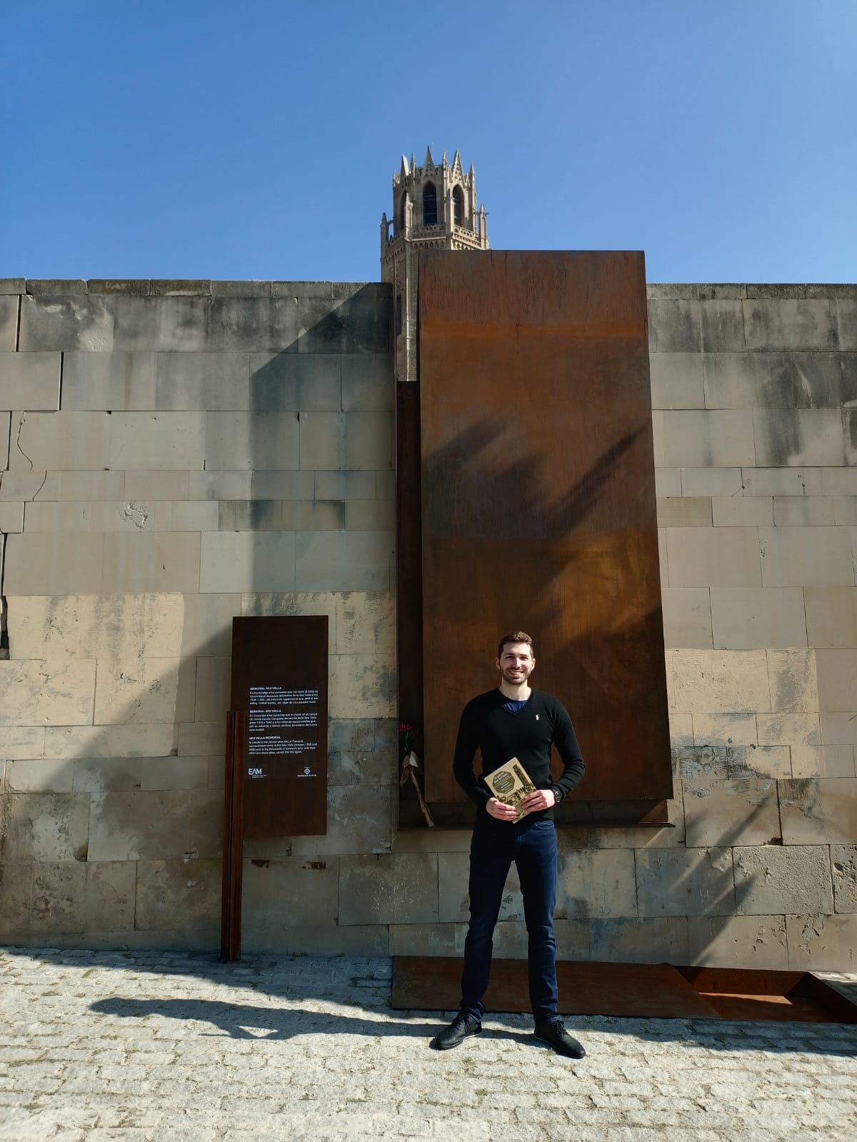 Monument en record a les víctimes del Camp de concentració del Castell de Lleida (Març 2023)