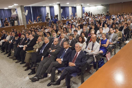L'auditori de Ciutadella ple durant l'acte d'inauguració del curs