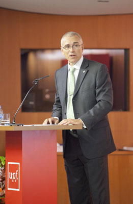 El rector Jaume Casals durant el seu parlament
