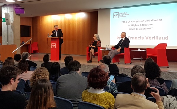 Francis Vérillaud durant la seva conferència