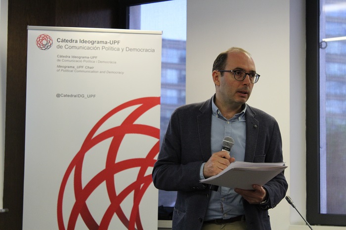 Carles Pont, director de la Càtedra Ideograma-UPF de Comunicació Política i Democràcia, presentant els resultats de l'estudi