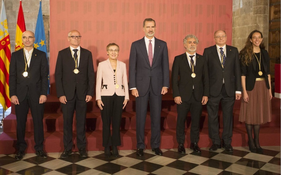 Foto de grup dels premiats, entre els quals José García Montalvo i Pura Muñoz-Cánoves, segon i tercer començant per l'esquerra. FOTO.: Fundació Rei Jaume I Imatge inicial - Foto de grup dels premiats, entre els quals José García Montalvo i Pura Muñoz-Cánoves, segon i tercer començant per l'esquerra. FOTO.: Fundació Rei Jaume I