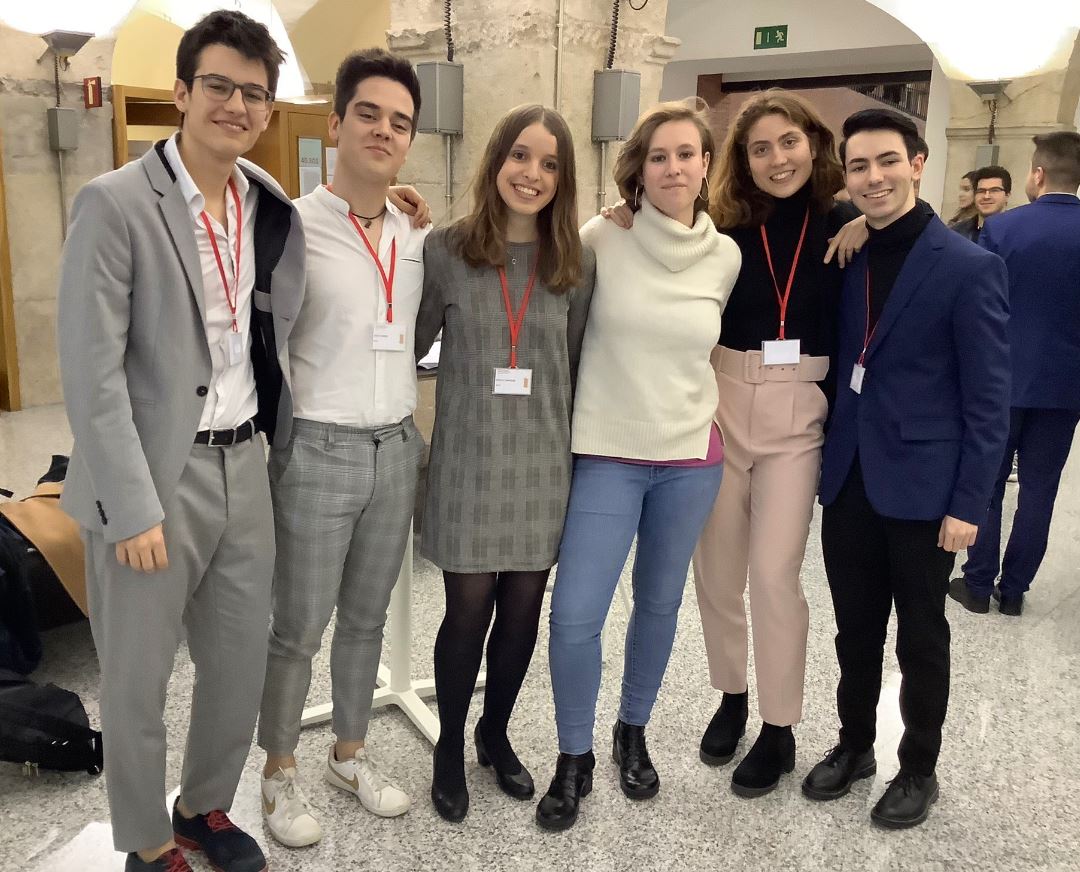 Imatge inicial - Finalistas de la Liga de Debate de este año, de los equipos Beta y Ad Xoxum