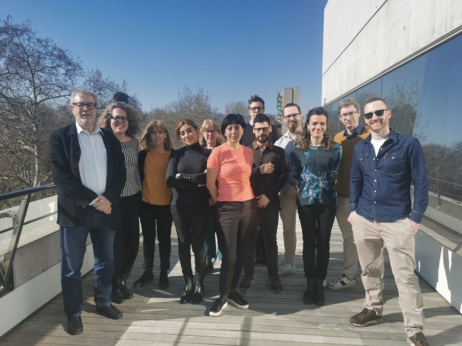 Foto de grupo de los participantes en la reunión en el edificio Mercè Rodoreda del campus de la Ciutadella Imatge inicial - Foto de grupo de los participantes en la reunión en el edificio Mercè Rodoreda del campus de la Ciutadella