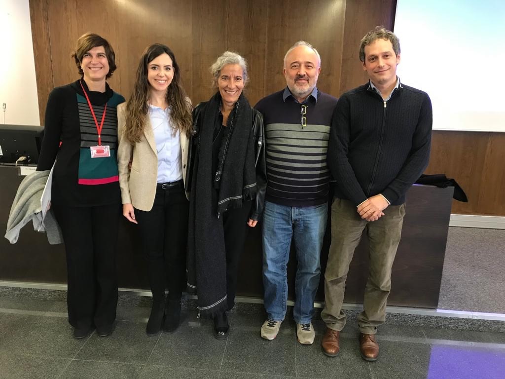From left to right: Carmen López (doctoral thesis supervisor), María Sanz Ferrer, and members of the panel: Vicenta González (University of Barcelona), Daniel Cassany (Pompeu Fabra University) and Eduardo Negueruela (University of Navarra). Imatge inicial - From left to right: Carmen López (doctoral thesis supervisor), María Sanz Ferrer, and members of the panel: Vicenta González (University of Barcelona), Daniel Cassany (Pompeu Fabra University) and Eduardo Negueruela (University of Navarra).