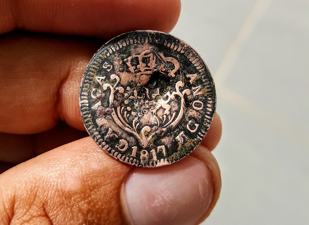 Quarter real coin minted in royalist Caracas in 1817, found in a plantation of Curaçao.