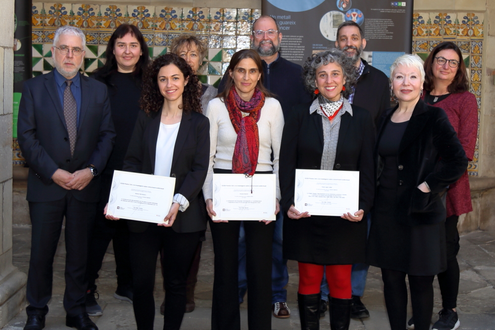 Foto de grup, amb Gemma Palà (primera premiada de l'esquerra), Paola Lagos (tercera premiada) i Mònica Figueras (última a la dreta). FOTO: CAC Imatge inicial - Foto de grup, amb Gemma Palà (primera premiada de l'esquerra), Paola Lagos (tercera premiada) i Mònica Figueras (última a la dreta). FOTO: CAC