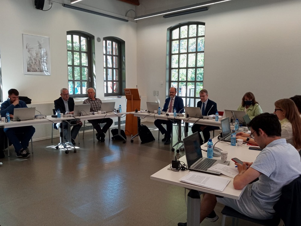Imagen de la sesión del Claustro de la UPF en la Sala La Nau Imatge inicial - Imagen de la sesión del Claustro de la UPF en la Sala La Nau