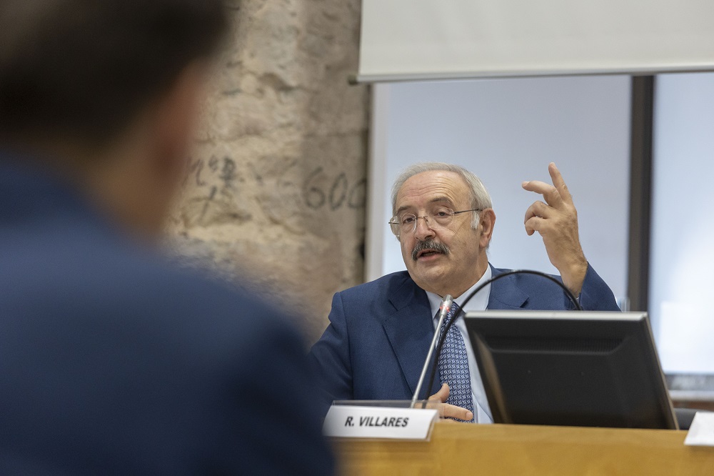 Ramón Villares impartint la seva conferència