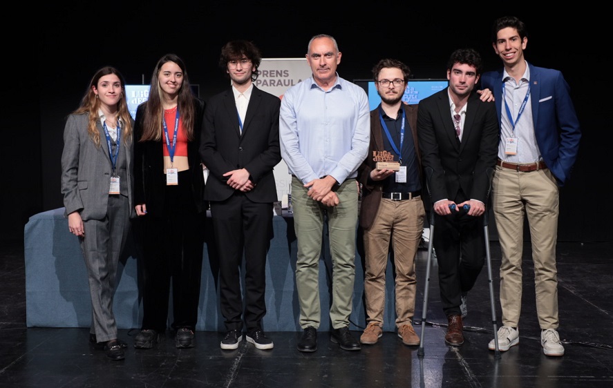 Foto de grup de l'equip de la UPF, subcampió de la competició Imatge inicial - Foto de grup de l'equip de la UPF, subcampió de la competició