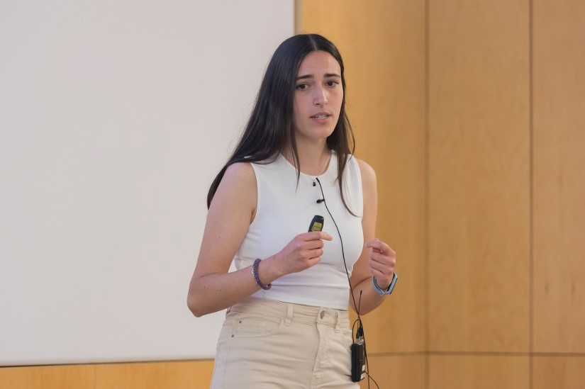 Anaïs Espinoso during her presentation at the Rin4min Imatge inicial - Anaïs Espinoso during her presentation at the Rin4min