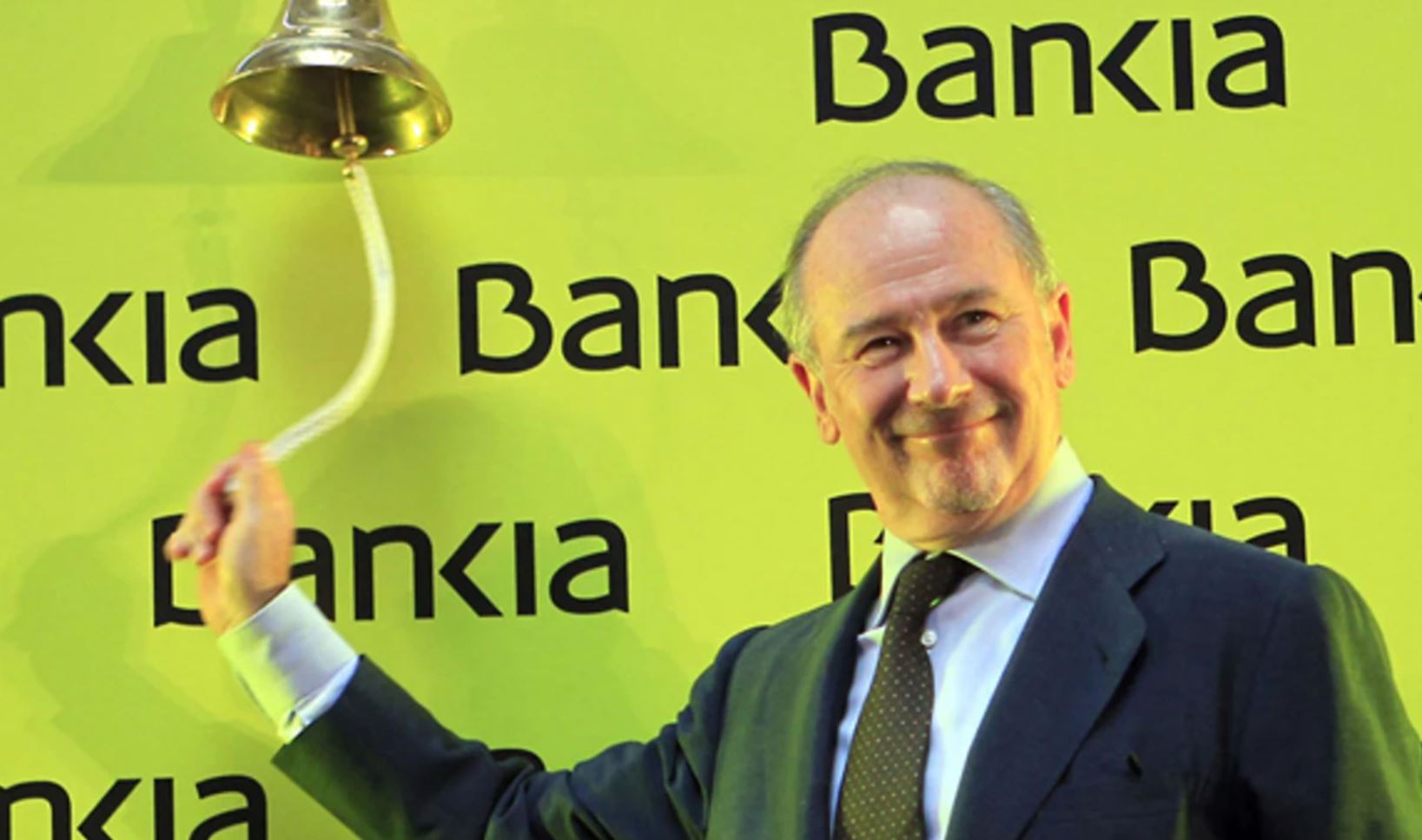 Una de les imatges del llibre sobre el poder econòmic: Rodrigo Rato fa sonar la campana per simbolitzar la sortida a borsa de Bankia 