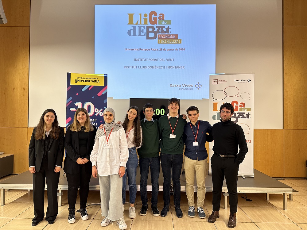 Foto de grupo del equipo ganador del Instituto Forat del Vent de Cerdanyola del Vallès Imatge inicial - Foto de grupo del equipo ganador del Instituto Forat del Vent de Cerdanyola del Vallès