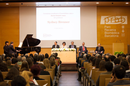 El pianista Alfonso Calderón de Castro interpretant "Verbum", una obra de Joan Guinjoan