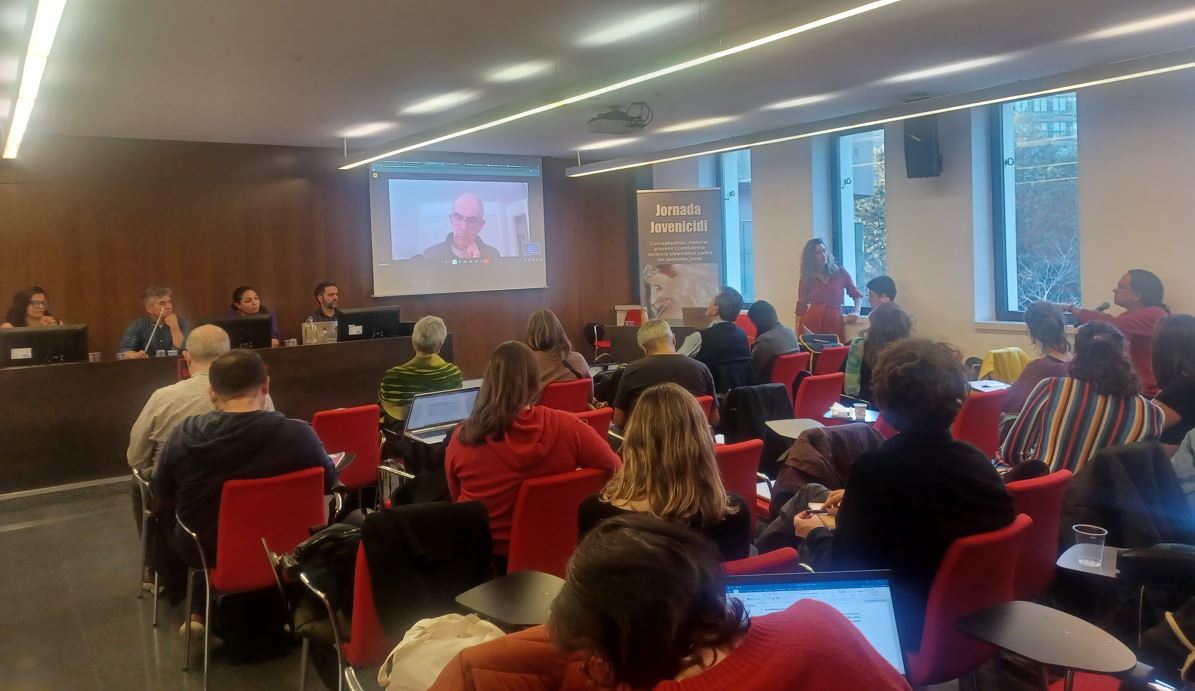 D’esquerra a dreta: Rayén A. Rovira (Universidad Nacional de Colombia), Salvador Cruz (El Colegio de la Frontera Norte, Mèxic), Cándida Chevez (Universidad Centroamericana José Simeón Cañas, El Salvador), Wilson Gómez (Universidad del Tolima, Colòmbia) i Germán Muñoz (participació telemàtica, Universidad de Manizales, Colòmbia). Imatge inicial - D’esquerra a dreta: Rayén A. Rovira (Universidad Nacional de Colombia), Salvador Cruz (El Colegio de la Frontera Norte, Mèxic), Cándida Chevez (Universidad Centroamericana José Simeón Cañas, El Salvador), Wilson Gómez (Universidad del Tolima, Colòmbia) i Germán Muñoz (participació telemàtica, Universidad de Manizales, Colòmbia).