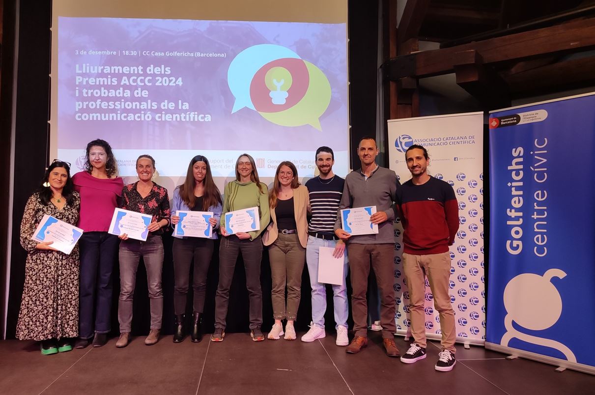 Foto de grup dels guardonats i guardonades als Premis ACCC 2024, entre ells Rosa Estopà, investigadora principal de DIXIMED (UPF) (primera a l'esquerra). Imatge inicial - Foto de grup dels guardonats i guardonades als Premis ACCC 2024, entre ells Rosa Estopà, investigadora principal de DIXIMED (UPF) (primera a l'esquerra).