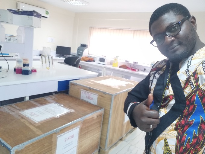 La Unitat de Citometria de Flux UPF-CRG dóna maquinària de recerca biomèdica a un laboratori d'investigació del Camerun