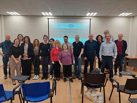 VISTA-SL consortium with key members of the Greek Deaf community during the Multiplier Event. Imatge inicial - VISTA-SL consortium with key members of the Greek Deaf community during the Multiplier Event.