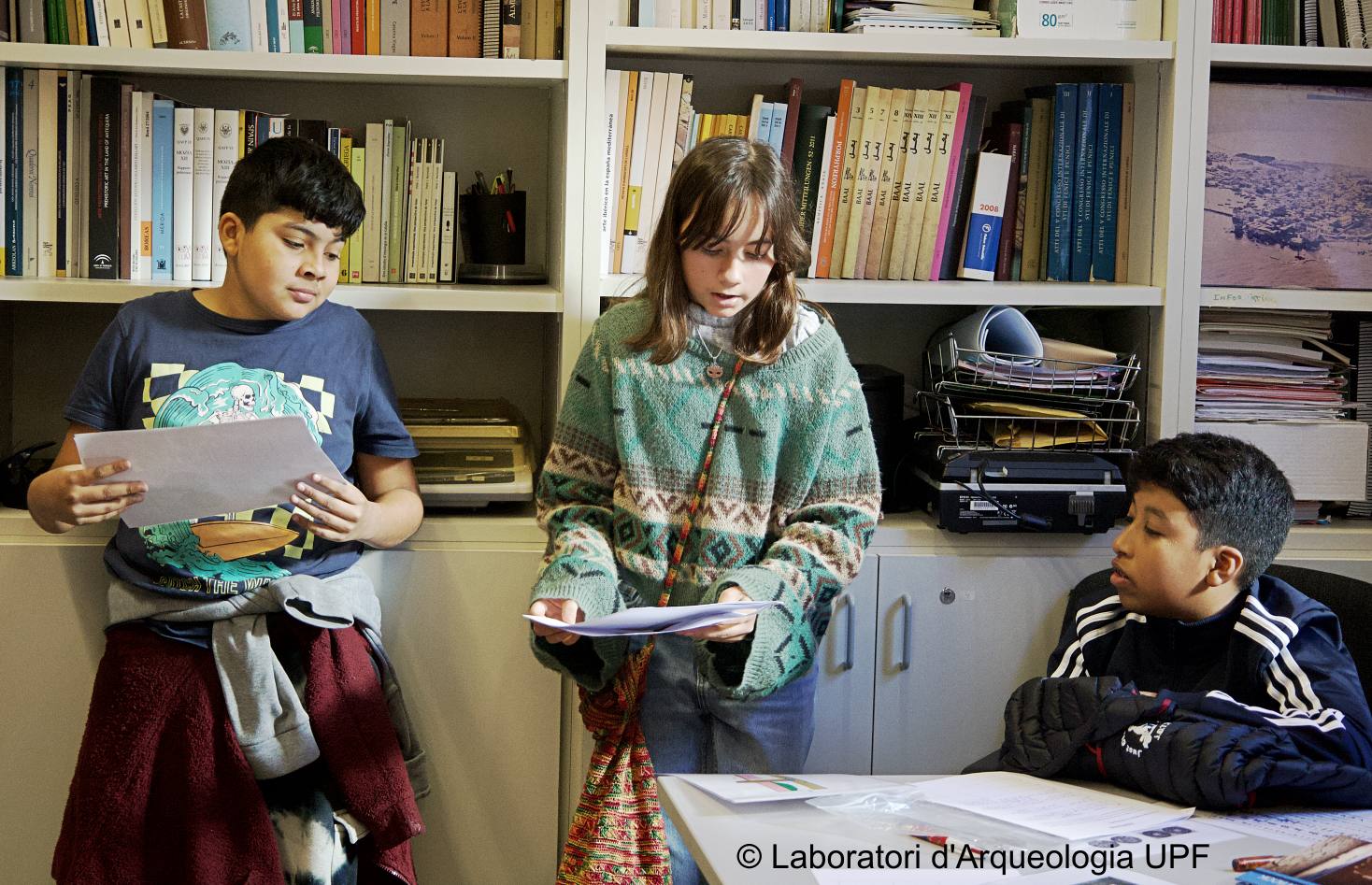 Alumnes d'ESO de l'IE Rec Comtal durant al taller Imatge inicial - Alumnes d'ESO de l'IE Rec Comtal durant al taller