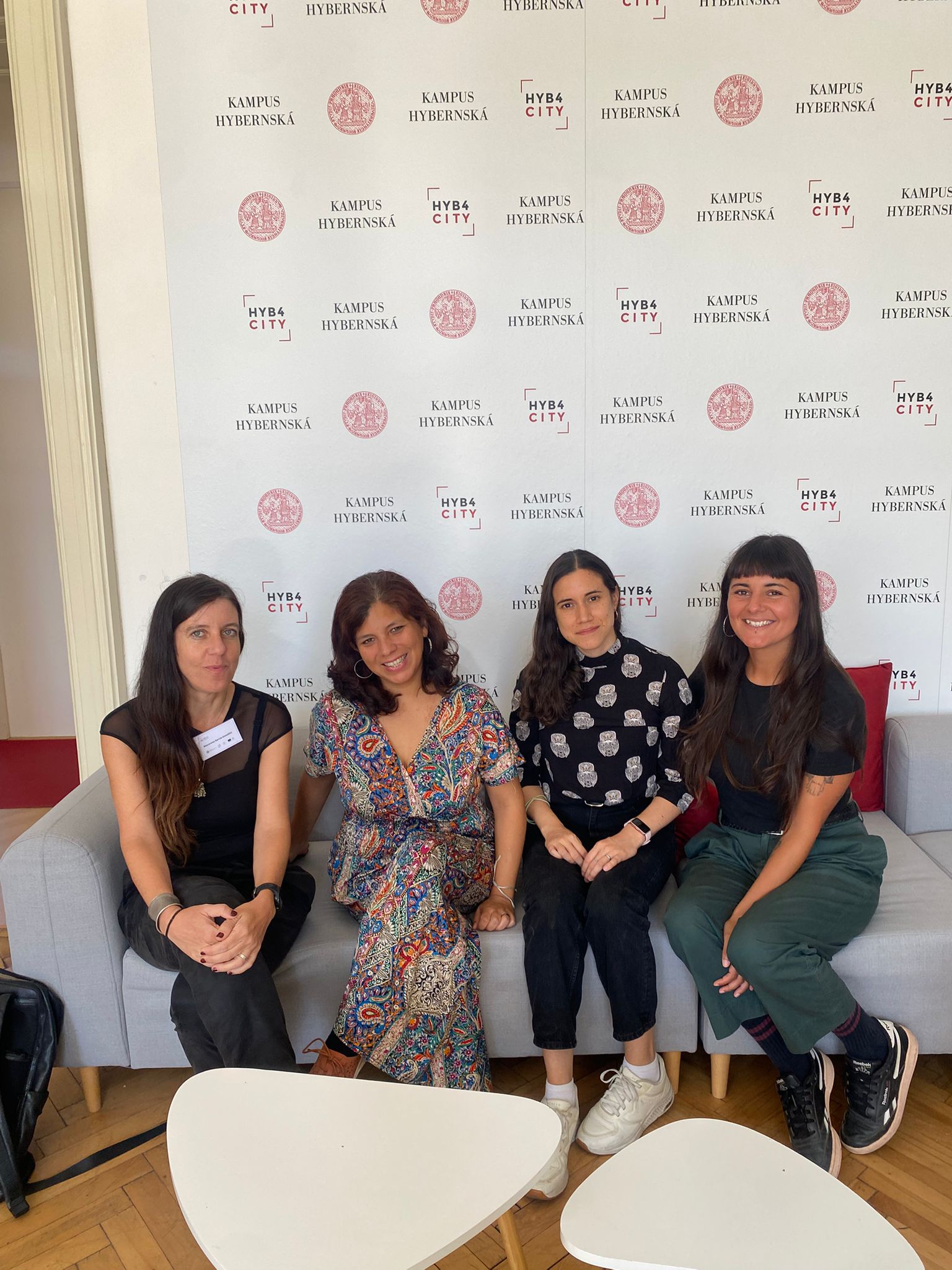 En la foto, de izquierda a derecha, aparecen: Macarena García-González, Mittzy Arciniega Cáceres, María José Palacios Esparza y Macarena Vallejos Cox. Imatge inicial - En la foto, de izquierda a derecha, aparecen: Macarena García-González, Mittzy Arciniega Cáceres, María José Palacios Esparza y Macarena Vallejos Cox.