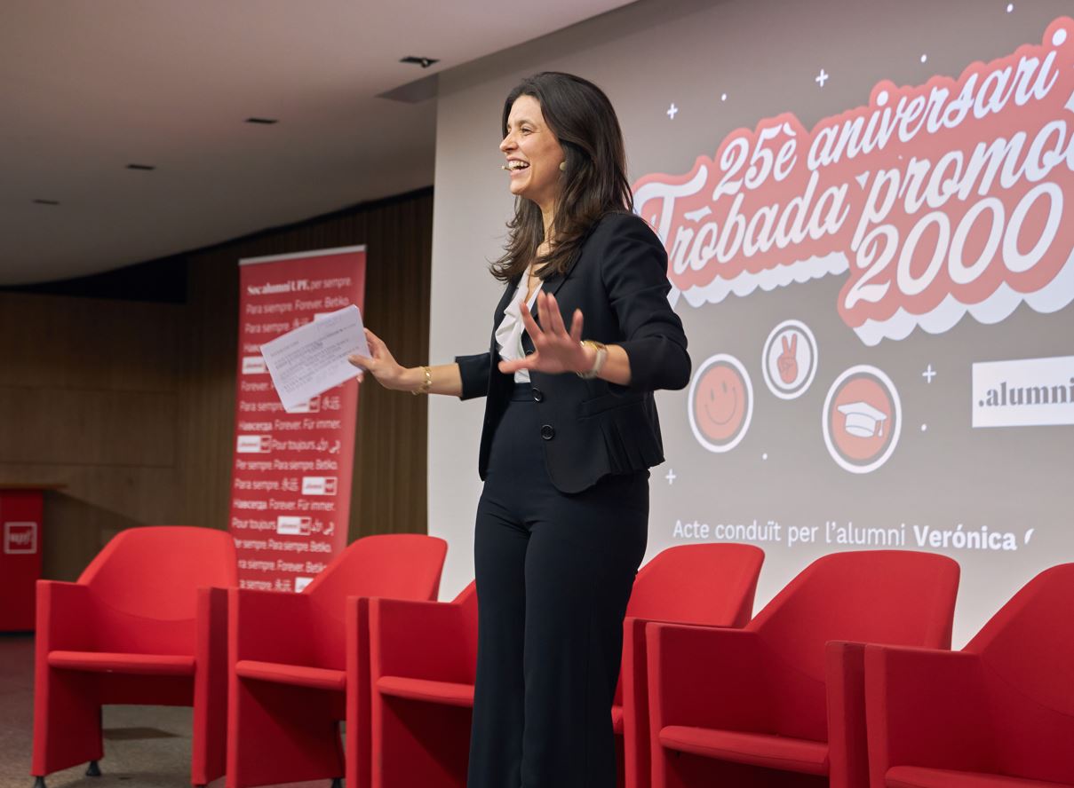 L’alumni Verónica Orozco va conduir l’acte.
