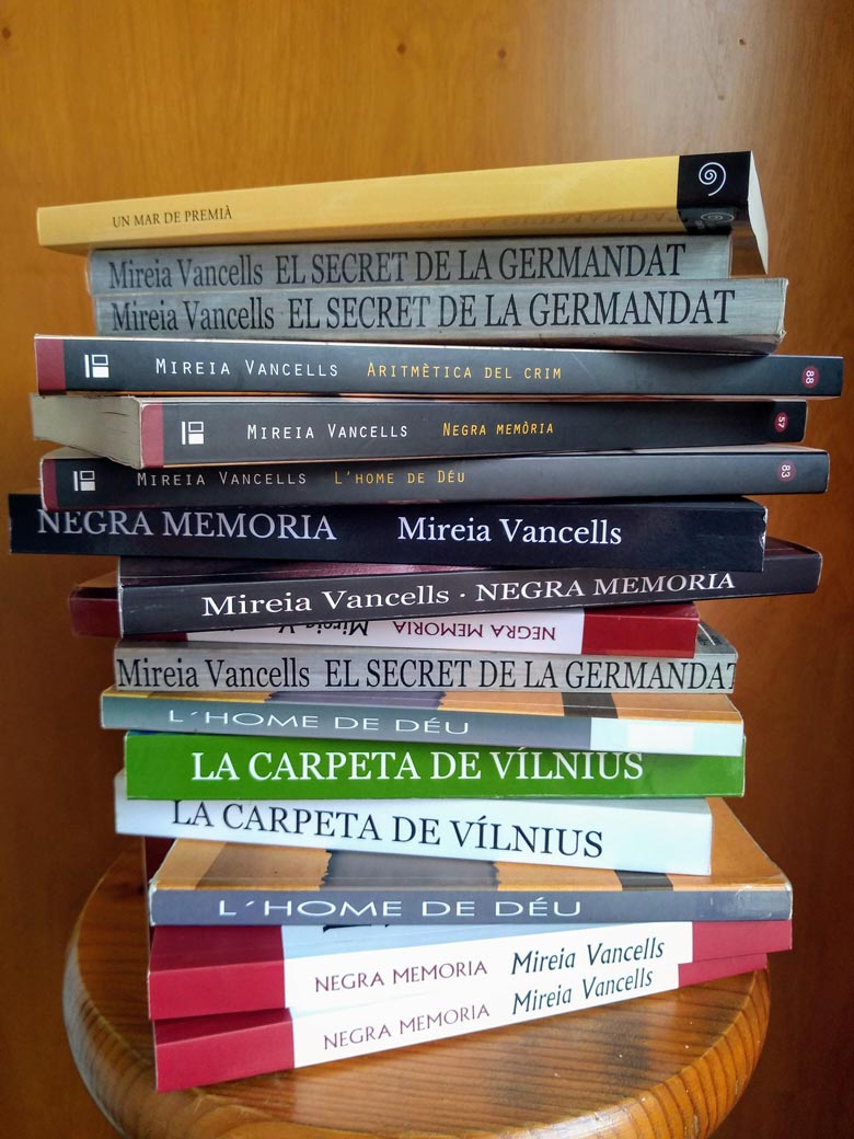 Algunes edicions dels llibres de la Mireia Vancells