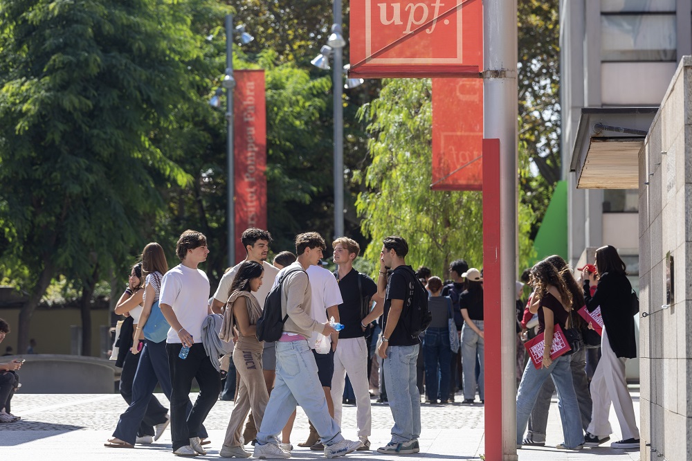 Estudiants en una edició anterior de les Jornades de Portes Obertes Imatge inicial - Estudiants en una edició anterior de les Jornades de Portes Obertes