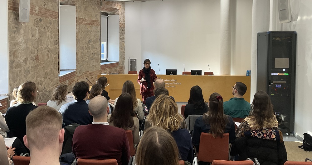 Helena Ramalhinho, vicerectora d'Internacionalització de la UPF, en la sessió inaugural del mòdul del programa Scholars d'Europaeum a la UPF Imatge inicial - Helena Ramalhinho, vicerectora d'Internacionalització de la UPF, en la sessió inaugural del mòdul del programa Scholars d'Europaeum a la UPF