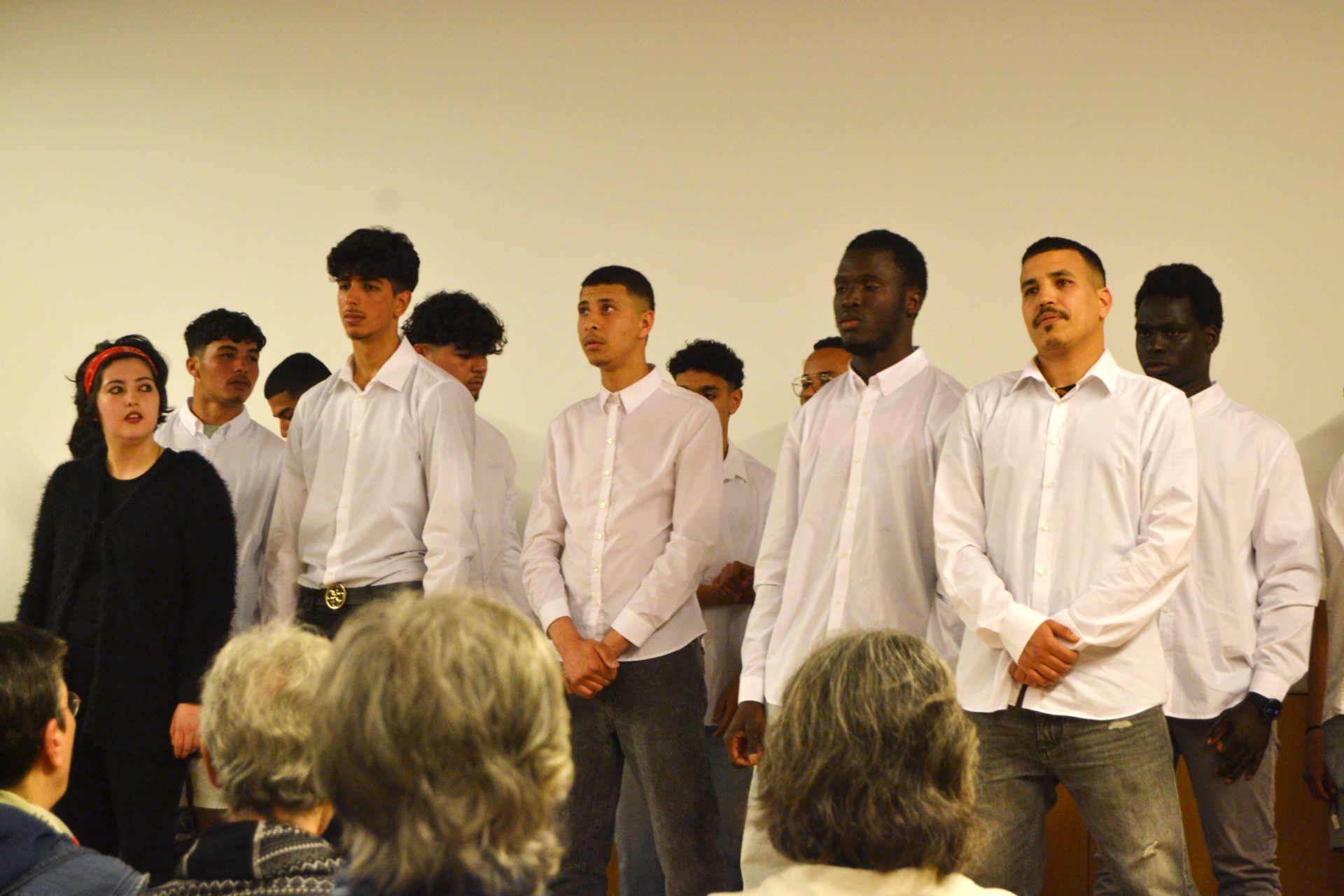Imatge inicial - Una vintena de joves migrants van representar l'obra “Nosaltres, no els altres” al campus de la Ciutadella de la UPF. Foto: UPF
