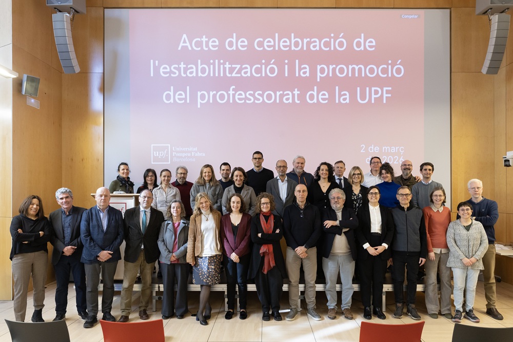 Foto de grup dels professors i professores promocionats o estabilitzats assistents a l'acte Imatge inicial - Foto de grup dels professors i professores promocionats o estabilitzats assistents a l'acte