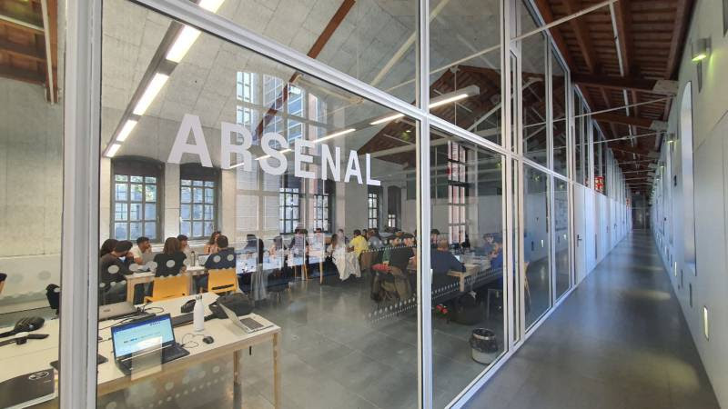 Sala ARSENAL del campus del Poblenou, l'espai on es desenvolupa el programa En Residència (imatge d'arxiu). Imatge inicial - Sala ARSENAL del campus del Poblenou, l'espai on es desenvolupa el programa En Residència (imatge d'arxiu).