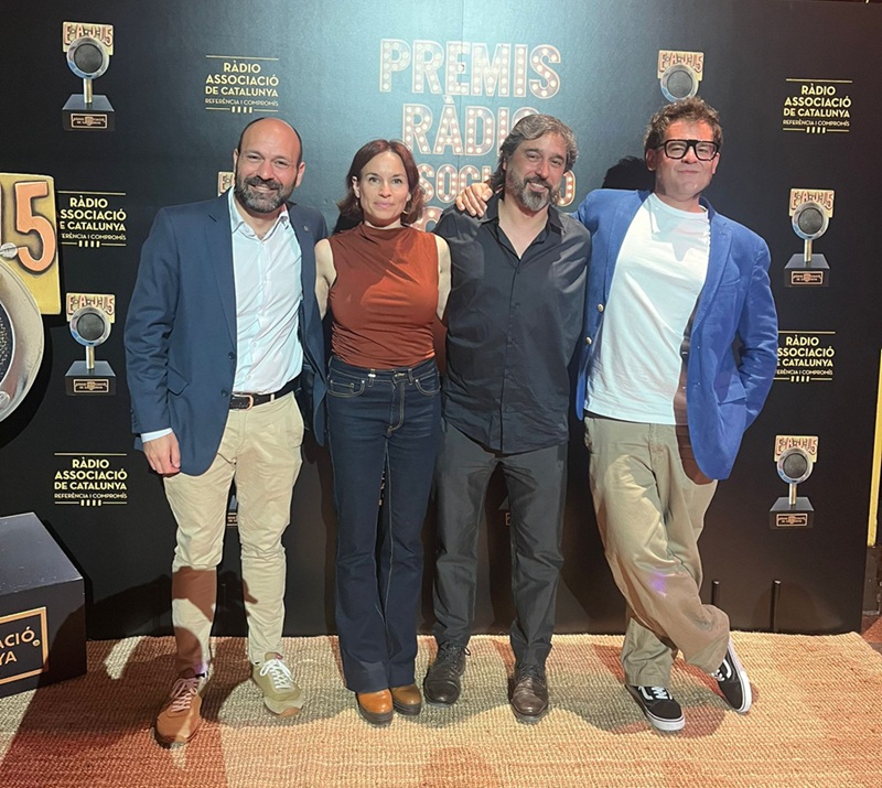 Marcel Mauri, Gemma Barberà, Roger Cassany i Xavi Vinaixa, durant la gala d'entrega dels dels Premis Ràdio Associació 2026. Imatge inicial - Marcel Mauri, Gemma Barberà, Roger Cassany i Xavi Vinaixa, durant la gala d'entrega dels dels Premis Ràdio Associació 2026.