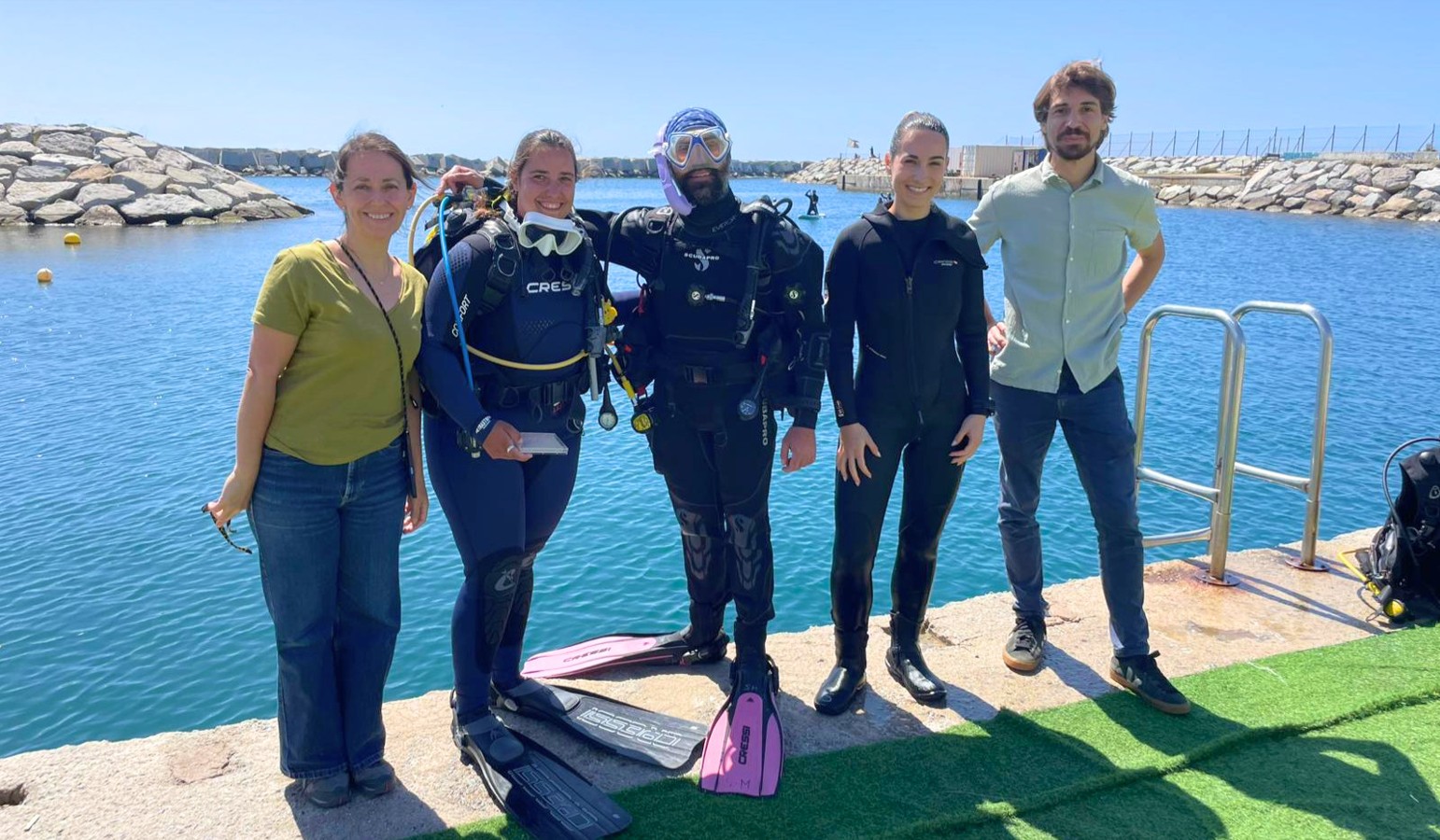 D’esquerra a dreta, Lorena Toloza, Júlia Grau, Francois Brillet, Maria Pol i Marc Güell, del Synbio Lab i el centre de busseig iDiveBarcelona, encarregats de la prova. Crèdit: UPF Imatge inicial - D’esquerra a dreta, Lorena Toloza, Júlia Grau, Francois Brillet, Maria Pol i Marc Güell, del Synbio Lab i el centre de busseig iDiveBarcelona, encarregats de la prova. Crèdit: UPF
