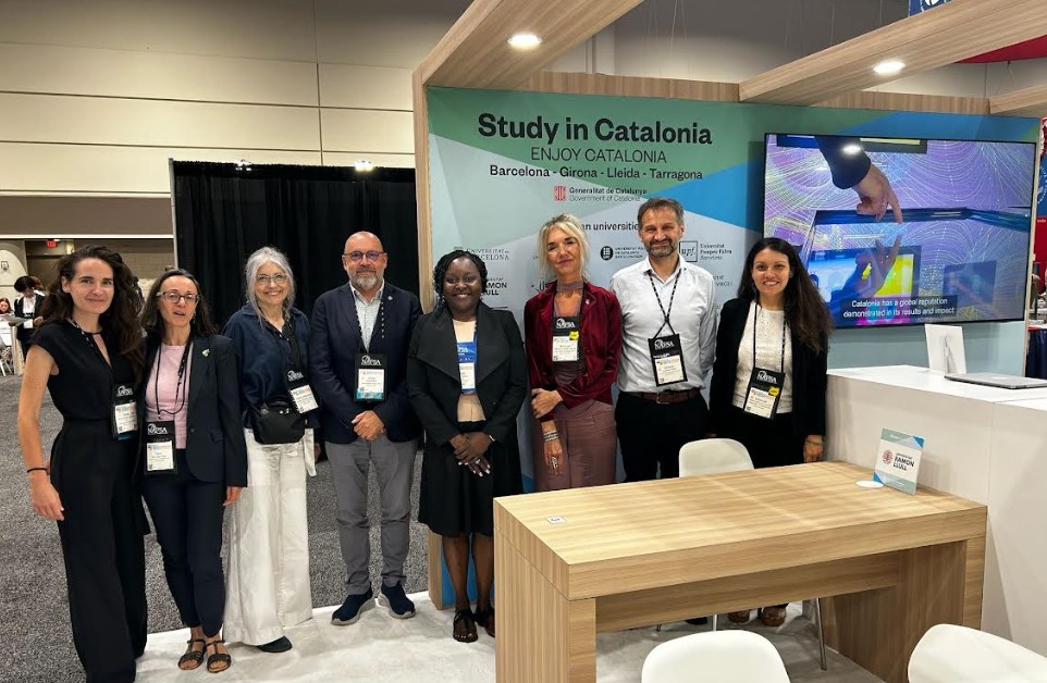Imatge inicial - La delegació de la UPF a NAFSA ha participat a l'estand Study in Catalonia amb altres universitats catalanes.