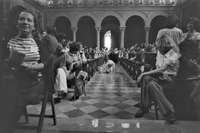 Pilar Aymerich, Actuació durant la ponència "Dona i treball" de les Jornades Catalanes de la Dona a la Universitat de Barcelona, Maig de 1976, Arxiu Nacional de Catalunya, Fons Pilar Aymerich, ANC1-993. Imatge inicial - Pilar Aymerich, Actuació durant la ponència "Dona i treball" de les Jornades Catalanes de la Dona a la Universitat de Barcelona, Maig de 1976, Arxiu Nacional de Catalunya, Fons Pilar Aymerich, ANC1-993.