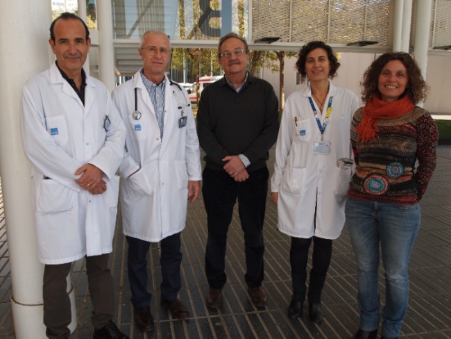 Firmants de l'estudi. D'esquerra a dreta, Dr. Joan Albanell, Dr. Ignasi Tusquets, Dr. Miguel López-Botet, Dra. Sònia Servitja, Dra. Aura Muntasell. Font: IMIM.