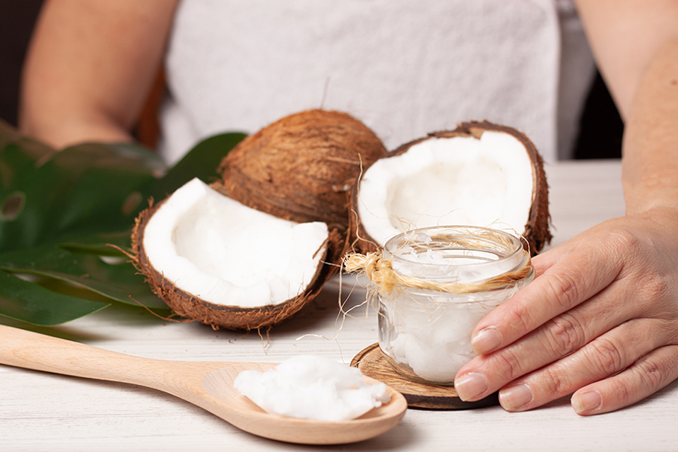 El aceite de coco es bueno para la salud? - Nutrimedia : Evaluación  científica de mensajes sobre nutrición (UPF)