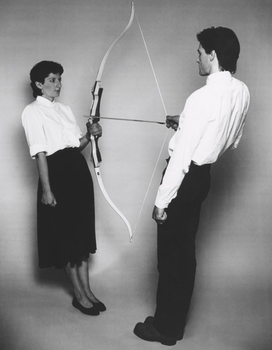 Marina Abramovic, Rest Energy (1980), performance / body art, 4,04 minuts Imatge inicial - Marina Abramovic, Rest Energy (1980), performance / body art, 4,04 minuts