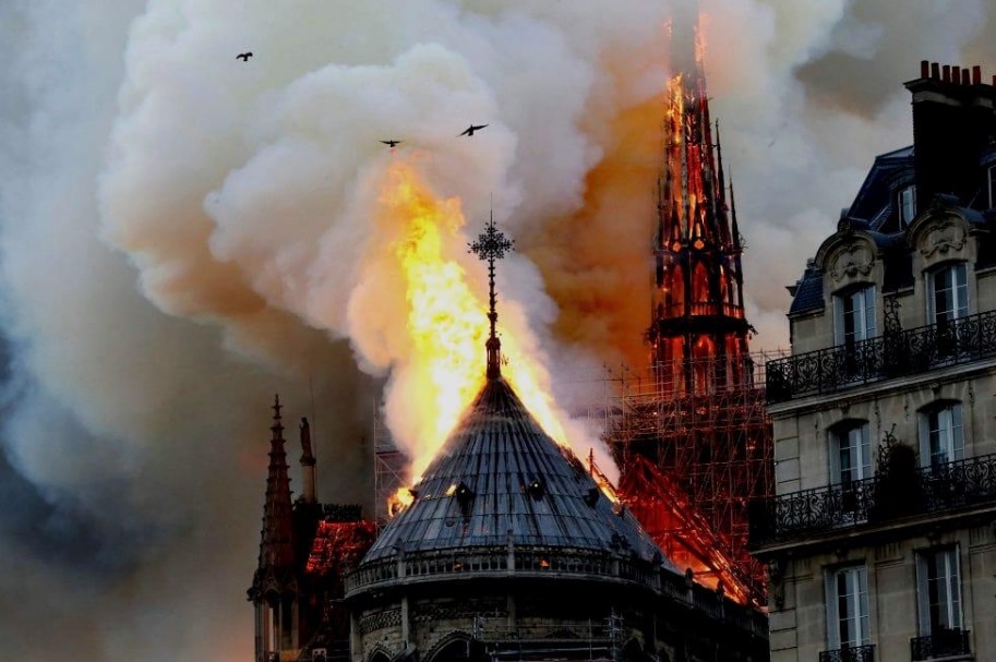 François Guillot (APF), Incendi de la Catedral de Notre Dame de París (15.04.2019), fotografia Imatge inicial - François Guillot (APF), Incendi de la Catedral de Notre Dame de París (15.04.2019), fotografia