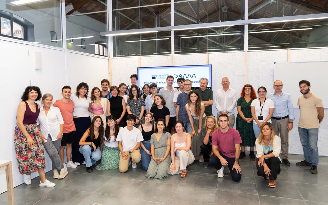 Foto de grup d’estudiants i alumni de la UPF