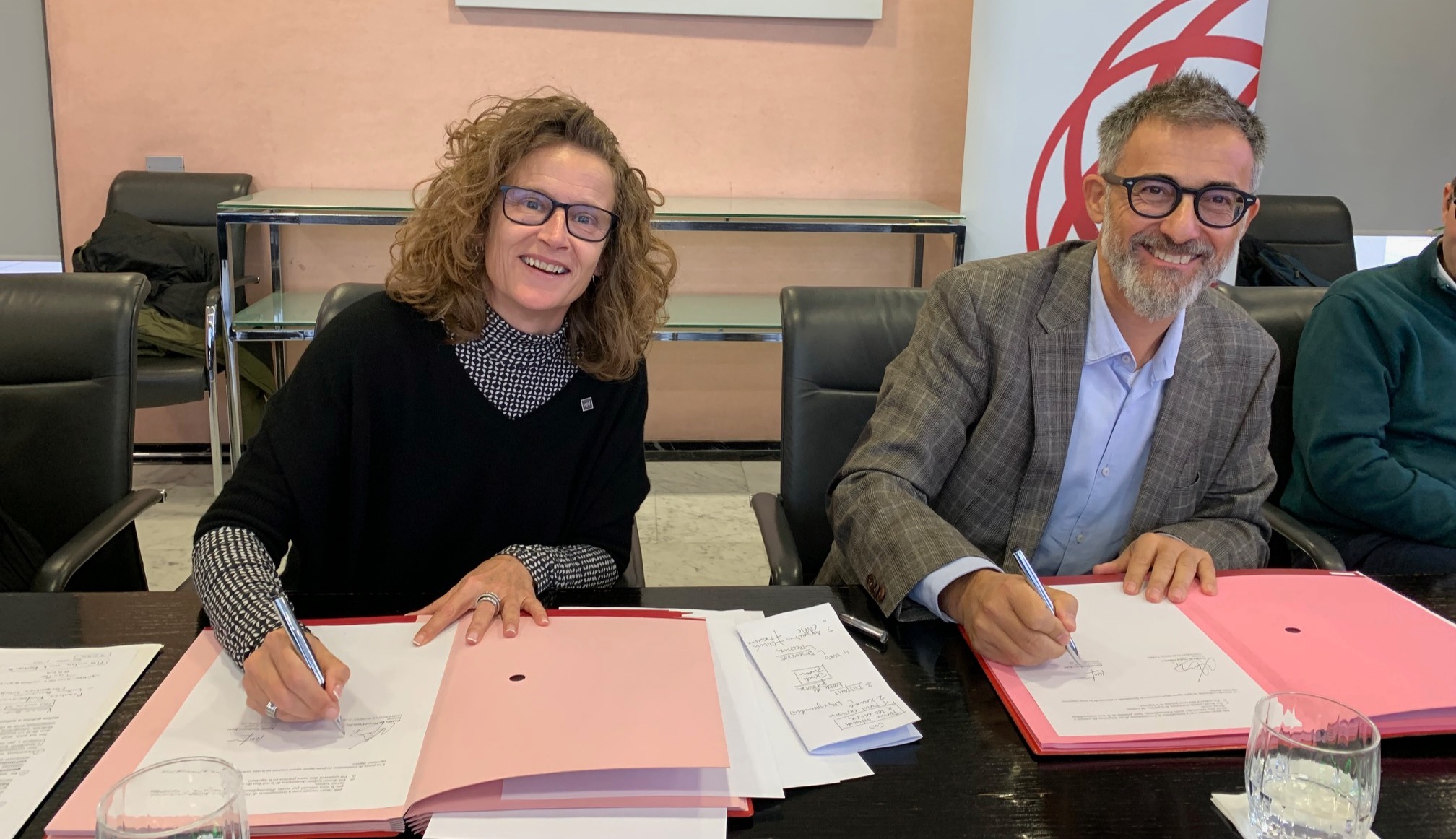 La rectora de la Universitat Pompeu Fabra, Eulàlia de Nadal, amb el director de la consultora Ideograma, Antoni Gutiérrez-Rubí Imatge inicial - La rectora de la Universitat Pompeu Fabra, Eulàlia de Nadal, amb el director de la consultora Ideograma, Antoni Gutiérrez-Rubí