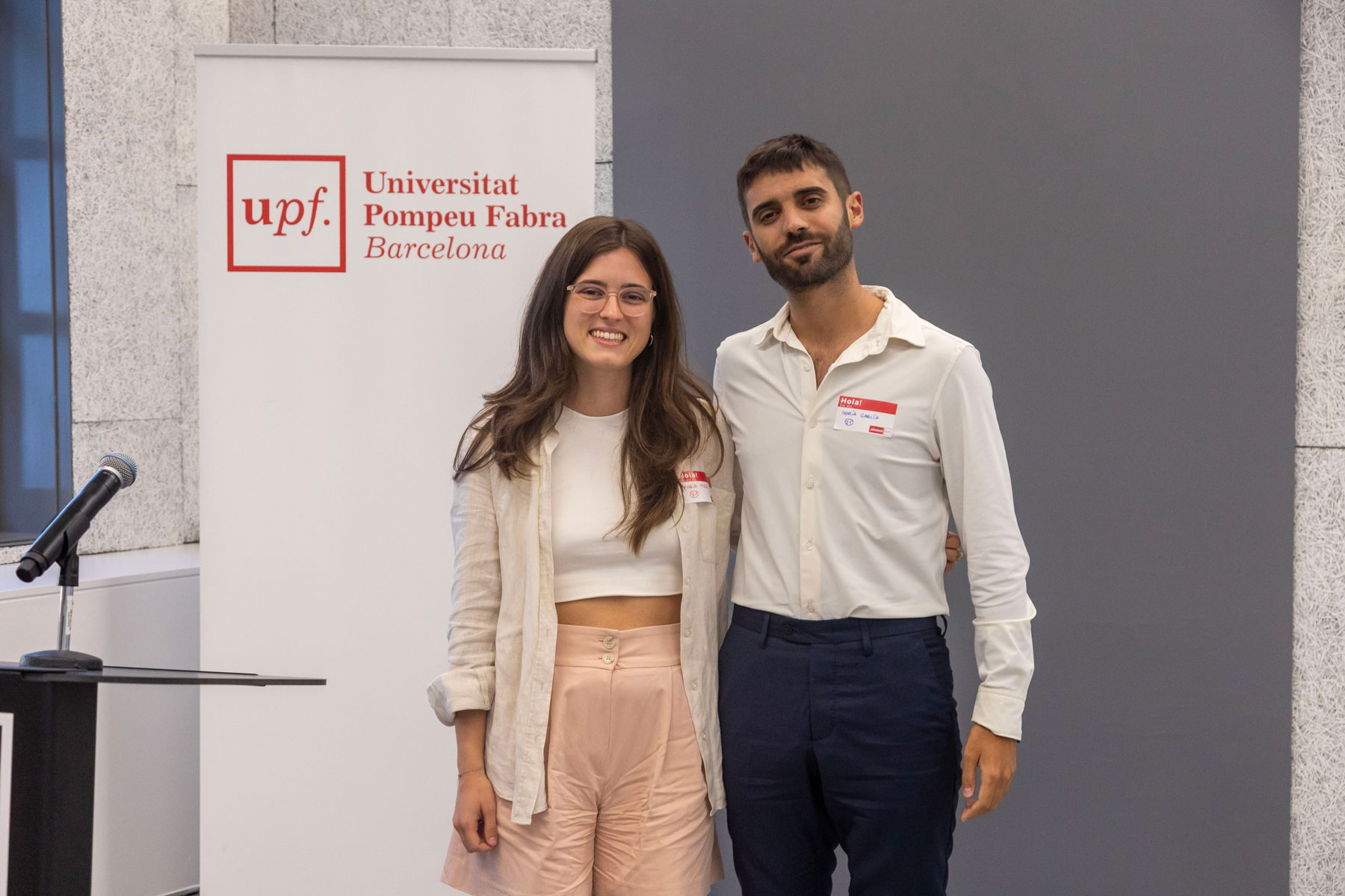 Imatge inicial - Una de les parelles del programa anual Mentoring Alumni UPF durant l'acte de kick off de l'edició 2024-2025