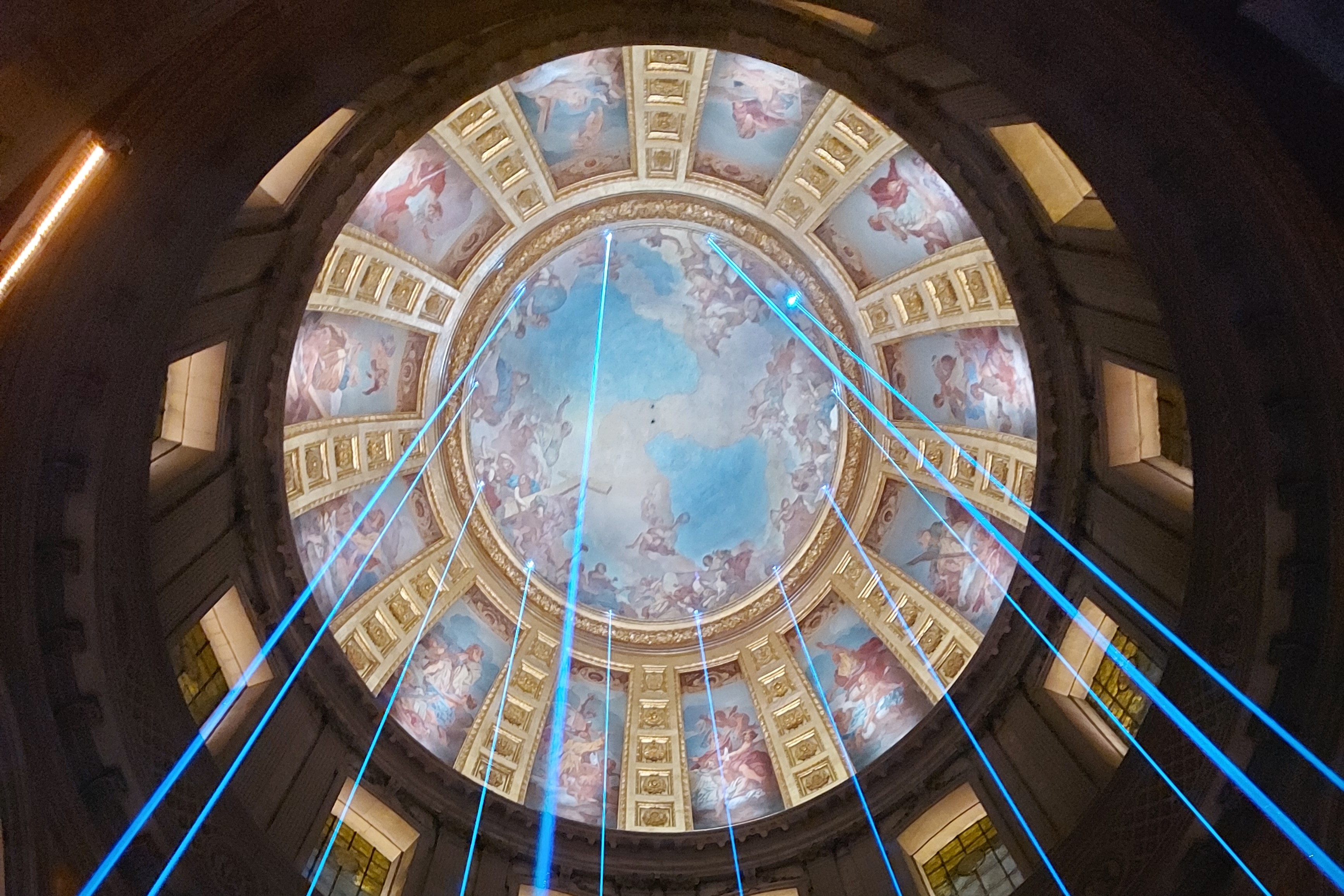 L'experiència Aura Invalides, que utilitza llums per fer una visita interactiva als Invalides Imatge inicial - L'experiència Aura Invalides, que utilitza llums per fer una visita interactiva als Invalides
