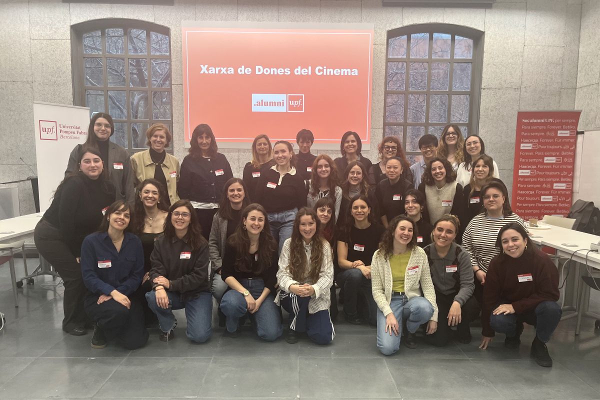 Les participants al final de la trobada, que va tenir lloc a la sala Nau del campus del Poblenou Imatge inicial - Les participants al final de la trobada, que va tenir lloc a la sala Nau del campus del Poblenou