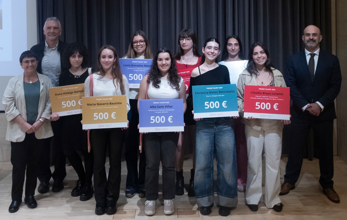 Foto de grup de les estudiants guardonades amb els Premis Talent 2025.