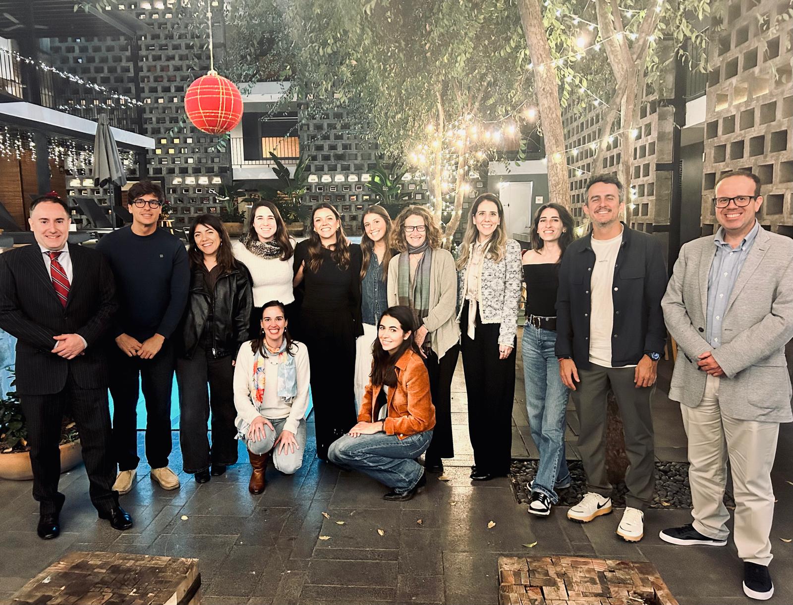 La rectora de la UPF va compartir un sopar i espai de trobada amb alumni de la UPF residents a Mèxic.