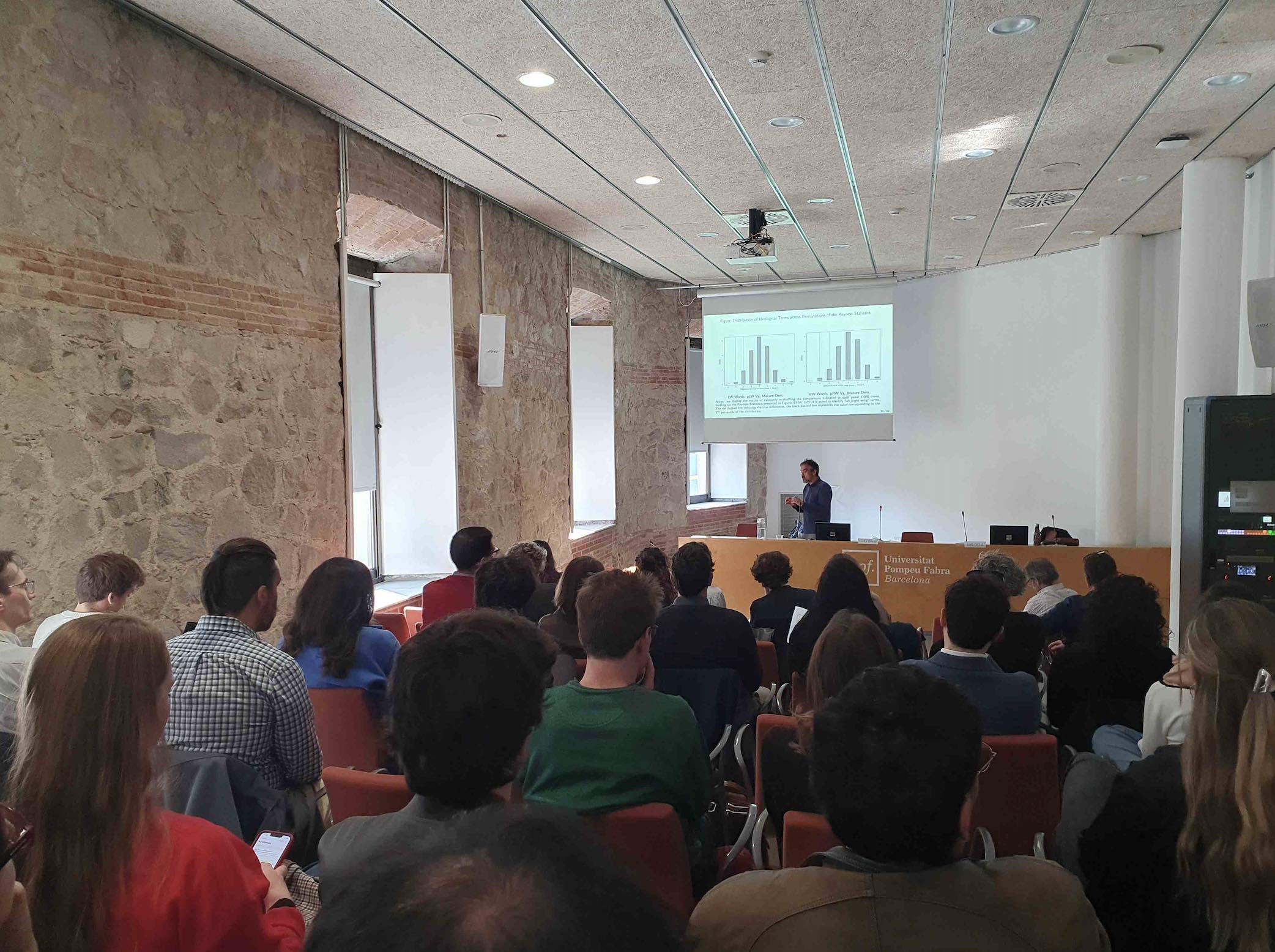 Professor Elias Dinas at the end giving the opening conference at the Sala de Graus Albert Calsamiglia (11/03/2026).